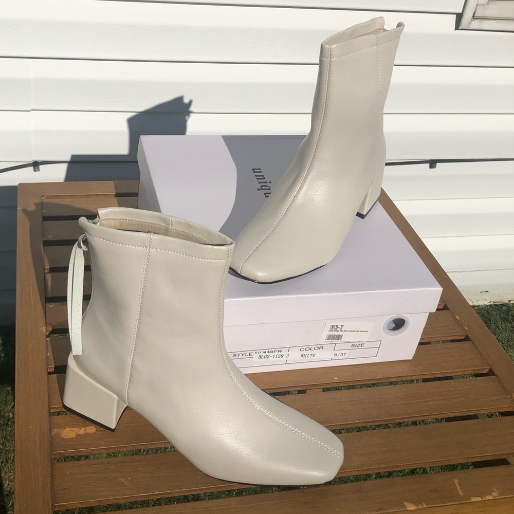 Unique Vintage New In Box Size 6 Women’s Platform Boots